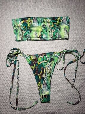 Boohoo Green Snake-Print Bandeau Tie-Side Bikini Set